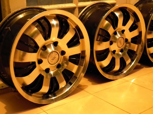 ขายล้อแม็ก 6รู ขอบ 17x7.5" ET20 ขายล้อแม็ก 6รู ขอบ 17x7.5" ET20