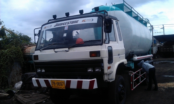 ขายรถ10ล้อ1เพลาพร้อมถังเลสใส่แป้งหรือเคมี