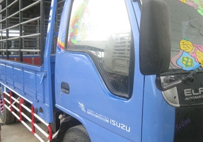 ขายรถ 6 ล้อ ISUZU NKR 130 แรง มีคอกแป๊บ โทร 088-4501277