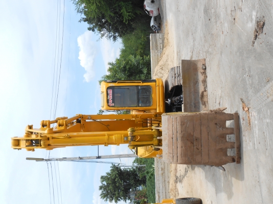 รถแบคโฮ  KOMATSU  PC 128