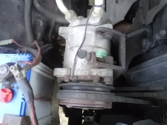 ขาย TOYOTA VAN mighty x เครื่อง 2500 power ราคา 135000 แอร์เย็น มีทะเบียนพร้อมโอน