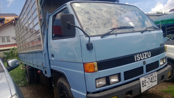 ขายรถที่บ้านด่วน สภาพดี ถูกๆพร้อมใช้ พร้อมหาเงินจิงๆNPRช่วงยาว5.5 ม พร้อมหาเงิน เครื่อง 135 แรง ช่วงล่างดีคัทซีสวย