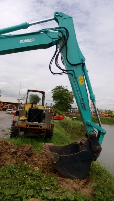 ลดราคาแล้วค่ะ สำหรับรถขุด Kobelco SK-135SR