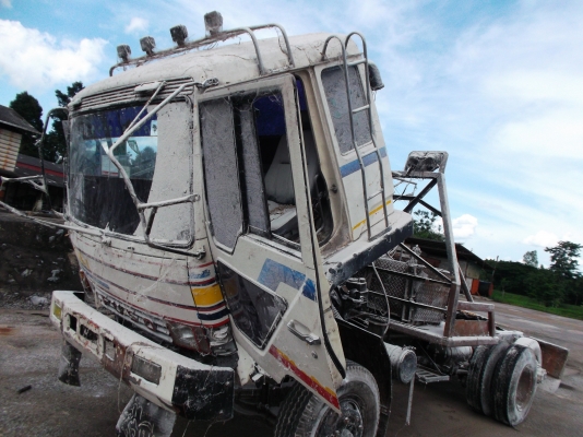 ขายรถสิบล้อหลงFN215Kหัวลาค1หัว5หางยาว10เมตรสูง1.ม80