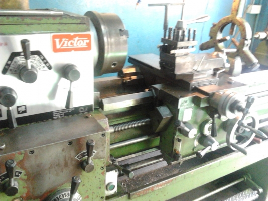 เครื่องกลึง VICTOR