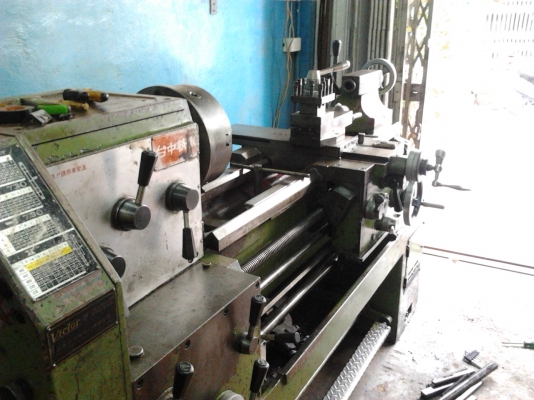 เครื่องกลึง VICTOR