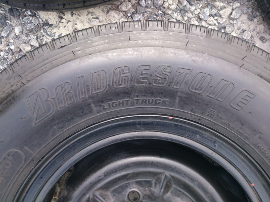 ขายยางถอดป้ายแดงพร้อมกะทะเหล็ก 6รู ยางบริสโตร์ 700R16  ยางสัปดาห์ที่44 ปี12 สวยๆ จำนวน 4 เส้น