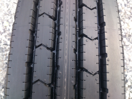 ขายยางถอดป้ายแดงพร้อมกะทะเหล็ก 6รู ยางบริสโตร์ 700R16  ยางสัปดาห์ที่44 ปี12 สวยๆ จำนวน 4 เส้น