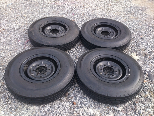 ขายยางถอดป้ายแดงพร้อมกะทะเหล็ก 6รู ยางบริสโตร์ 700R16  ยางสัปดาห์ที่44 ปี12 สวยๆ จำนวน 4 เส้น