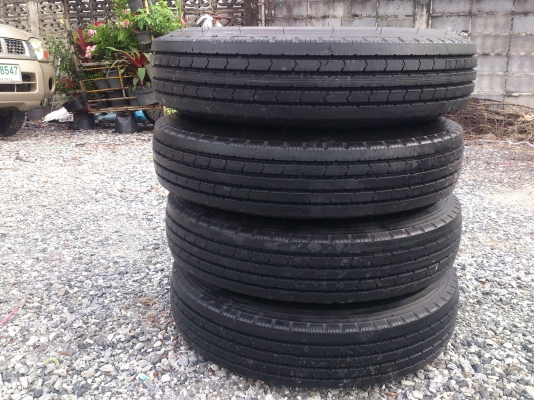 ขายยางถอดป้ายแดงพร้อมกะทะเหล็ก 6รู ยางบริสโตร์ 700R16  ยางสัปดาห์ที่44 ปี12 สวยๆ จำนวน 4 เส้น