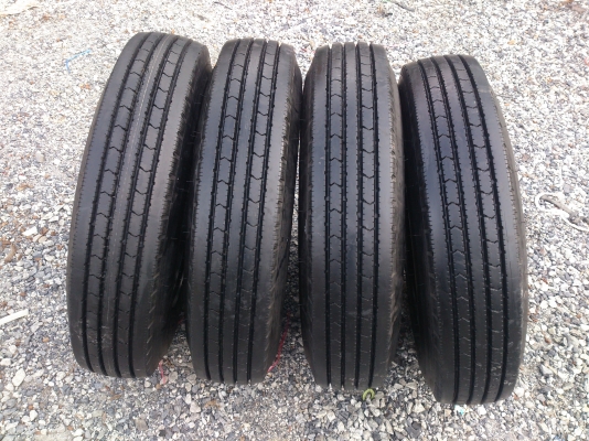 ขายยางถอดป้ายแดงพร้อมกะทะเหล็ก 6รู ยางบริสโตร์ 700R16  ยางสัปดาห์ที่44 ปี12 สวยๆ จำนวน 4 เส้น