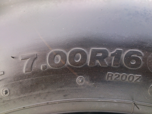 ขายยางถอดป้ายแดงพร้อมกะทะเหล็ก 6รู ยางบริสโตร์ 700R16  ยางสัปดาห์ที่44 ปี12 สวยๆ จำนวน 4 เส้น