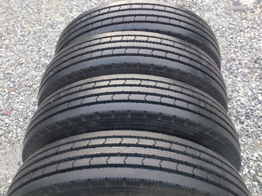 ขายยางถอดป้ายแดงพร้อมกะทะเหล็ก 6รู ยางบริสโตร์ 700R16  ยางสัปดาห์ที่44 ปี12 สวยๆ จำนวน 4 เส้น