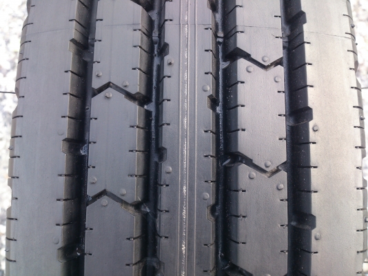 ขายยางถอดป้ายแดงพร้อมกะทะเหล็ก 6รู ยางบริสโตร์ 700R16  ยางสัปดาห์ที่44 ปี12 สวยๆ จำนวน 4 เส้น