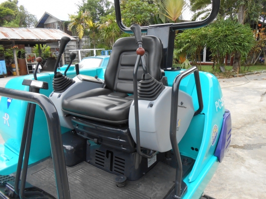 ขายรถขุด KOMUTSU PC 25-1รุ่นพิเศษใบมีดปรับได้ 4 ทิศทาง สภาพสวย