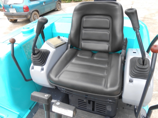 ขายรถขุด KOMUTSU PC 25-1รุ่นพิเศษใบมีดปรับได้ 4 ทิศทาง สภาพสวย