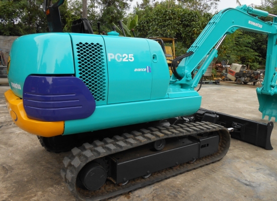 ขายรถขุด KOMUTSU PC 25-1รุ่นพิเศษใบมีดปรับได้ 4 ทิศทาง สภาพสวย