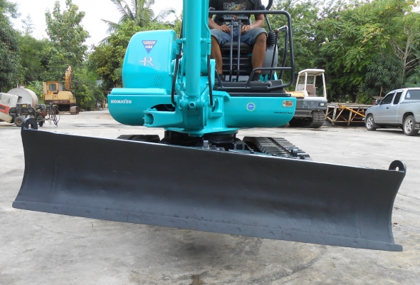 ขายรถขุด KOMUTSU PC 25-1รุ่นพิเศษใบมีดปรับได้ 4 ทิศทาง สภาพสวย