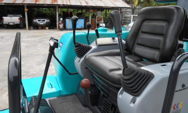 ขายรถขุด KOMUTSU PC 25-1รุ่นพิเศษใบมีดปรับได้ 4 ทิศทาง สภาพสวย