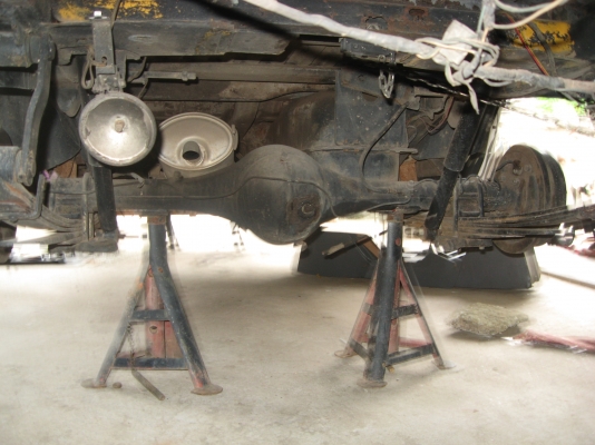 ขายซากรถ nissan datsun 720 4 ประตู เครื่อง SD2500 ดีเซล  ขาย 12000 พร้อมเล่มทะเบียน