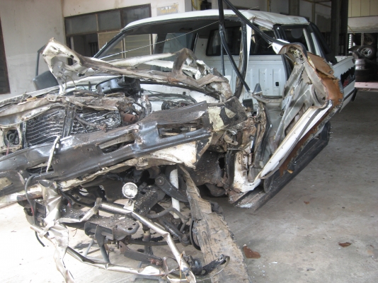 ขายซากรถ nissan datsun 720 4 ประตู เครื่อง SD2500 ดีเซล  ขาย 12000 พร้อมเล่มทะเบียน