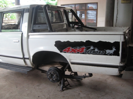 ขายซากรถ nissan datsun 720 4 ประตู เครื่อง SD2500 ดีเซล  ขาย 12000 พร้อมเล่มทะเบียน