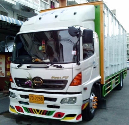 ขายดาวน์ 6 ล้อ Hino FG  ตู้ทึบ 10บาน 7.2 เมตร
