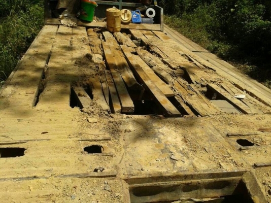 รถอิซูซุ 10 ล้อ จัมโบ้ ท้ายลาด เปลื่ยนเครื่อง 220 แรงม้า  สนใจติดต่อ 081 - 6079515