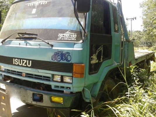 รถอิซูซุ 10 ล้อ จัมโบ้ ท้ายลาด เปลื่ยนเครื่อง 220 แรงม้า  สนใจติดต่อ 081 - 6079515