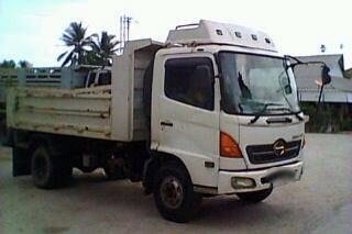 รถอิซูซุ 6 ล้อดั้ม 150 แรงม้า ปี 49  สนใจติดต่อ 081 - 6079515