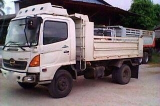 รถอิซูซุ 6 ล้อดั้ม 150 แรงม้า ปี 49  สนใจติดต่อ 081 - 6079515