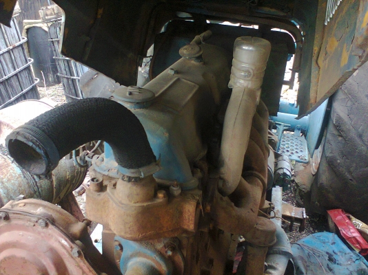 ขายซากรถไถ ฟอร์ด เครื่องไม่พังจอดนานแล้วอุปกรณ์ตามรูปครับ ขายซากรถไถ ฟอร์ด เครื่องไม่พังจอดนานแล้วอุปกรณ์ตามรูปครับ