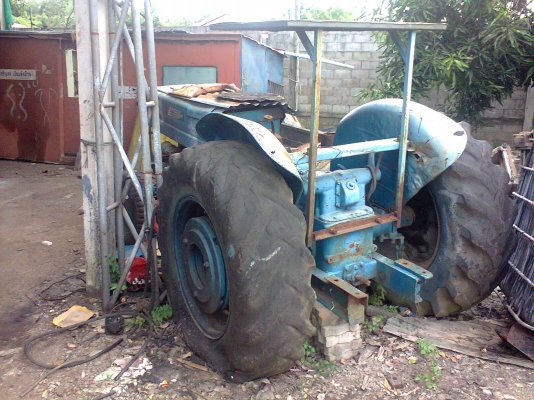 ขายซากรถไถ ฟอร์ด เครื่องไม่พังจอดนานแล้วอุปกรณ์ตามรูปครับ ขายซากรถไถ ฟอร์ด เครื่องไม่พังจอดนานแล้วอุปกรณ์ตามรูปครับ