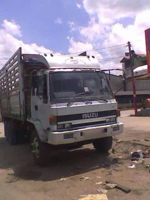 รถอิซูซุ 10 ล้อ รั้ว 210 แรงม้า  สนใจติดต่อ 081 - 6079515