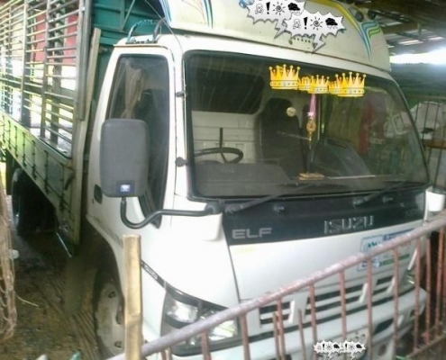 ISUZU NPR 130 HP 4HG1 EURO2 ปี 49 กระบะคอกเหล็กความยาว 4.30 เมตรสภาสวย เครื่องแน่นแรงดีไม่มีเยิ้ม ภายในเก๋งคอนโซลสวย แอร์เย็น พวงมาลัยเพาเวอร์ ช่วงล่างคัชซีสวยเดิมๆ ยางเรเดี่ยน 6 เส้นสภาพดี 70\% พร้อมบรรทุกพร้อมใช้งาน เอกสารทะเบียนภาษีครบพร้อมโอน ราคาต่อรอ