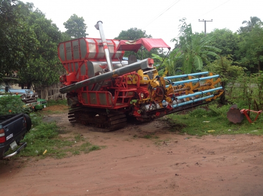 ขายด่วน รถเกี่ยวข้าวศักดิ์พัฒนา KM-50.สภาพเดิมๆ ป้ายแดงมือเดียว ขายด่วน รถเกี่ยวข้าวศักดิ์พัฒนา KM-50.สภาพเดิมๆ ป้ายแดงมือเดียว