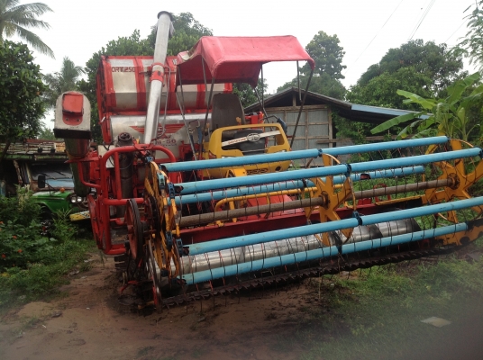 ขายด่วน รถเกี่ยวข้าวศักดิ์พัฒนา KM-50.สภาพเดิมๆ ป้ายแดงมือเดียว ขายด่วน รถเกี่ยวข้าวศักดิ์พัฒนา KM-50.สภาพเดิมๆ ป้ายแดงมือเดียว