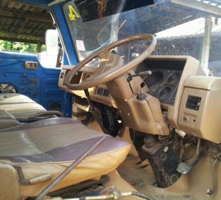 ขายรถนิสสัน6ล้อติดเครน2ตัน