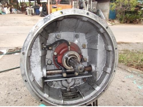 เกียร์ฟูเล่อvolvo พร้อม PTO ของติดตัว เป็นรุ่นตบคันเกียร์ low-high ที่เพลตตีสวีเดน