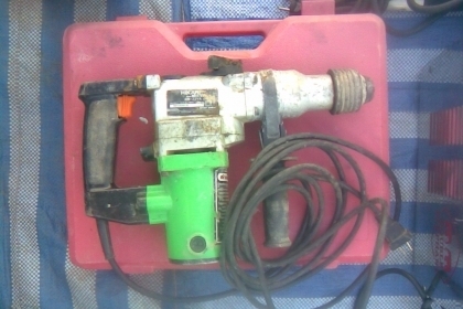 แย๊กสกัดคอนกรีตพร้อมกล่องสภาพเดิมครับพร้อมใช้ครับมีกล่องและมีดอก 2 ดอกครับราคานี้คุ้มครับใช้ยาวครับรุ่นนี้