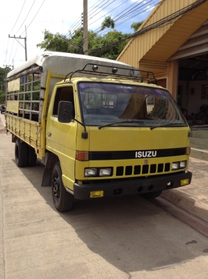 รถหกล้อ ISUZU NPR หัวใหญ่ ปี 39 เครื่อง 110 เครื่องดี ซัซซี่สวย พวงมาลัยเพาเวอร์ ขายตามสภาพ 330,000