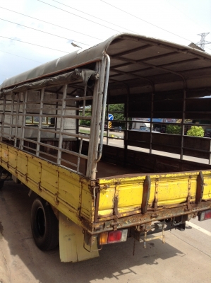 รถหกล้อ ISUZU NPR หัวใหญ่ ปี 39 เครื่อง 110 เครื่องดี ซัซซี่สวย พวงมาลัยเพาเวอร์ ขายตามสภาพ 330,000