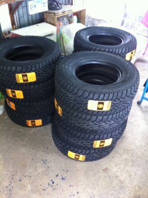 ยางใหม่ปี 13 ขนาด 245-70 R16 AT