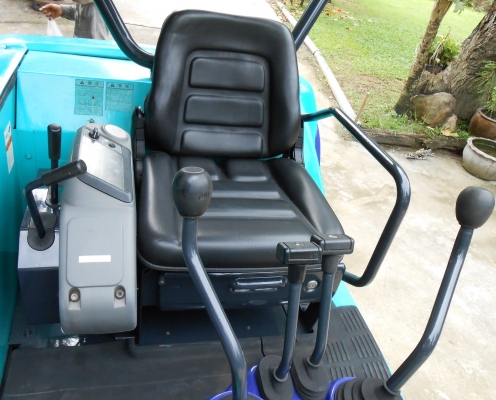 ขายรถขุดเล็ก KOMUTSU PC  27 R-8 เก่านอกปรับสภาพแล้ว