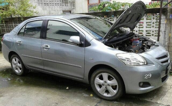 TOYOTA SOLUNA VIOS VVTi  1.5 MT ปี 51 รถบ้านสภาพดีสีสันบางเดิมทั้งคันพร้อมใช้งาน รถไม่เคยมีอุบัติเหตุเลยครับ ใช้งานน้อยมากครับ วิ่ง 8,000 กม. เครื่องแห้งแรงดี ภายในสวยครบ CD MP3 แอร์ พ.เพาเวอร์ ก.ไฟฟ้า เกียร์ธรรมดา ช่วงล่างแน่น ยางสภาพดี 4 เส้นประมาณ 8