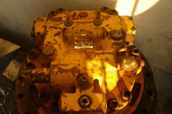 ตัวเดินรถแมคโค น็อตยึดเฟรม20รู สป๊อกเกต16รู