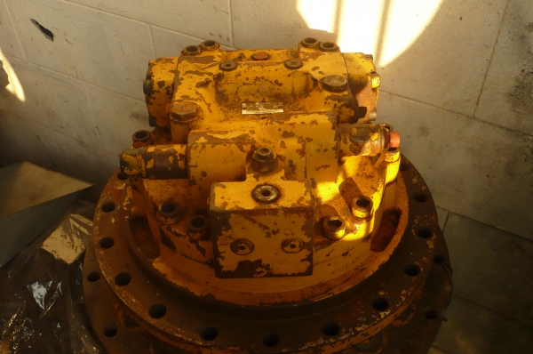 ตัวเดินรถแมคโค น็อตยึดเฟรม20รู สป๊อกเกต16รู