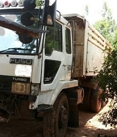 MITSUBISHI FUSO FN527 - 195 HP 6D16 MA สิบล้อดั๊มพ์ 2 เพลา กระบะดั๊มพ์เหล็ก 12 ตันฝาข้างเหล็กแผ่นเรียบดั๊มพ์หน้าพระลาน เครื่องแน่นแรงดีพร้อมติดตั้งเทอร์โบ หัวเก๋งตาเหลี่ยมสภาพดีภายในคอนโซลเรือนไมล์อยู่ครบ พวงมาลัยเพาเวอร์ ระบบเบรคทริ๊ปฟี้ ช่วงล่างคัชซีสวย
