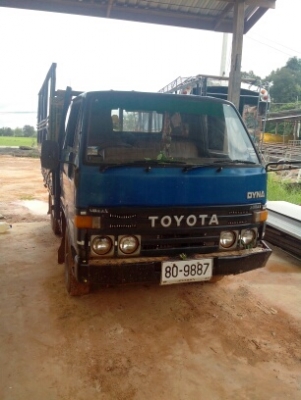 TOYOTA DYNA 90 แรง สี่ล้อบรรทุกสั้นพร้อมคอก