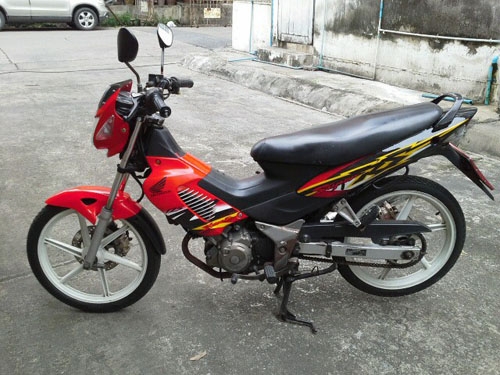 SONIC ปี46 ไมล์ขาว สีแดงดำ สตาร์ทมือ ล้อแม็คขาว เครื่องดี เอกสารครบ ชุดสีสดเครื่องเดิมทุกชิ้น ท้าให้มาลองขับค่ะ SONIC ปี46 ไมล์ขาว สีแดงดำ สตาร์ทมือ ล้อแม็คขาว เครื่องดี เอกสารครบ ชุดสีสดเครื่องเดิมทุกชิ้น ท้าให้มาลองขับค่ะ